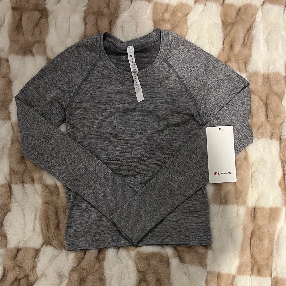 Lululemon Swiftly Tech Long-Sleeve Shirt 2.0
Race Length - Slate/White Size 4